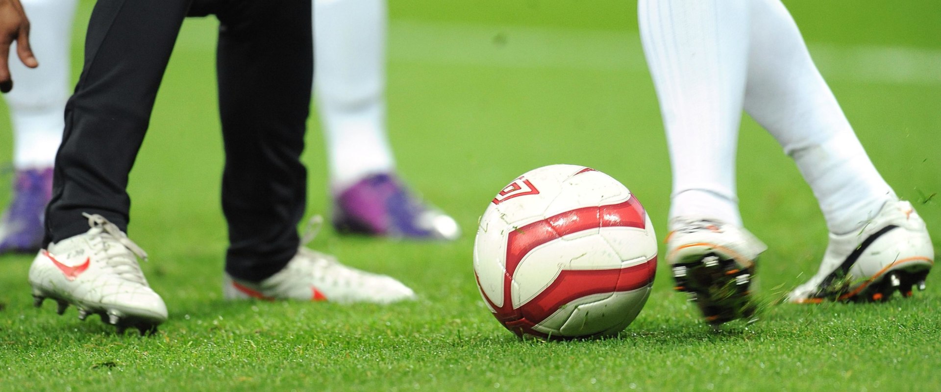 Exploring the Dynamics of Online and In-Person Football Prediction Leagues